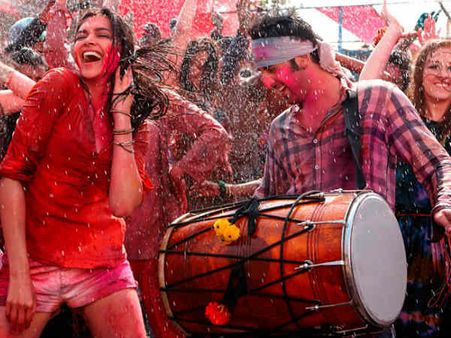 ये जवानी है दीवानी के 6 साल का जश्न - रणबीर - दीपिका ने लगाए बलम पिचकारी पर ठुमके...दोबारा