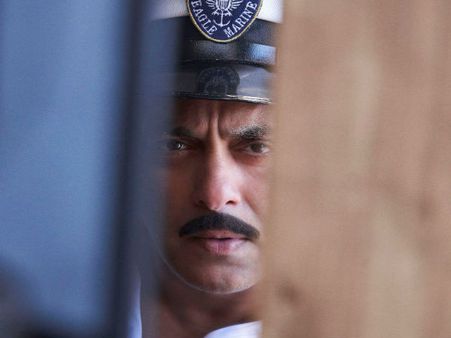 Bharat- सलमान खान का नेवी वाला लुक आया सामने- अली अब्बास जफर ने क्या बोला