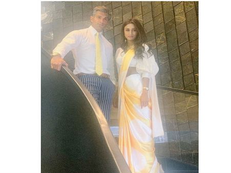 स्विटजरलैंड में प्रेरणा- मिस्टर बजाज की रोमांटिक तस्वीर हुई वायरल,फैंस ने कहा आग लगा दी