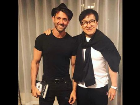 चीन में काबिल के प्रमोशन के दौरान जैकी चैन से मिले ऋतिक रोशन, पोस्ट करते हुए बोली ये बात