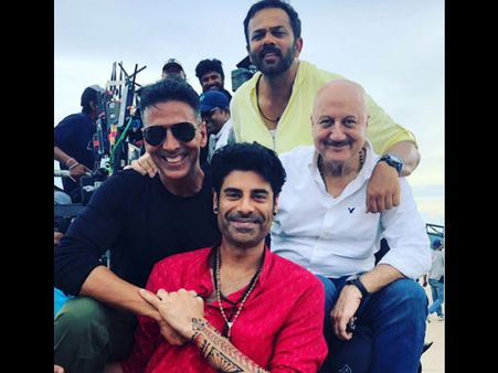 सूर्यवंशी में अक्षय कुमार और रोहित शेट्टी के साथ बेटे सिकंदर को देख अनुपम खेर ने दे डाली ये नसीहत