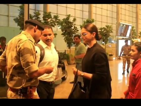 एयरपोर्ट सेक्यूरिटी ने दीपिका पादुकोण से मांगा ID- एक्ट्रेस का रिएक्शन हो रहा है वायरल- VIDEO