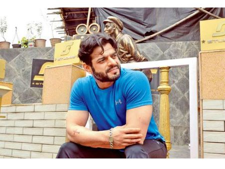 ये हैं मोहब्बतें के रमन 'करण पटेल' ने सोशल मीडिया पर दी भद्दी गाली और कहा, मैं तुम्हारे साथ