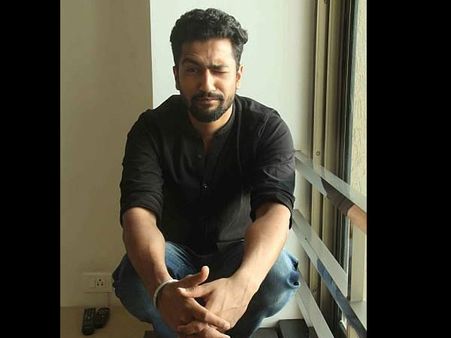 अक्षय कुमार को किया रिप्लेस- अब इस धमाकेदार रीमेक में दिखेंगे विकी कौशल ?