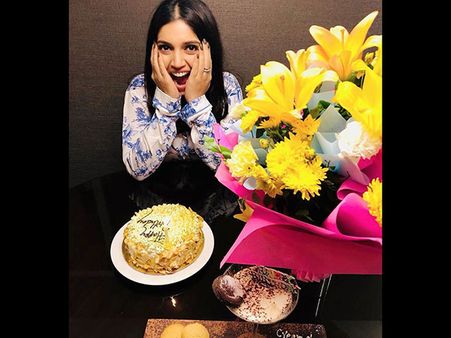 भूमि पेडनेकर ने कुछ इस तरह मनाया अपना Birthday- काम के बीच काटा केक