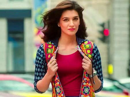 INTERVIEW: शाहरुख खान के साथ एक फुल रोमांटिक फिल्म करना चाहती हूं- कृति सैनन