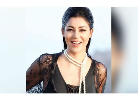 टीवी पर पहली बार बिकिनी पहनेंगी रामायण की 'सीता' देबिना, पति ने कहा घर आ जाओ Viral