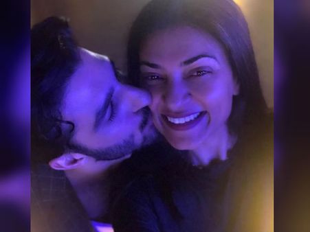 सुष्मिता सेन को रोहमन शॉल ने किया Kiss तो क्या बोलीं अभिनेत्री- शानदार फोटो वायरल