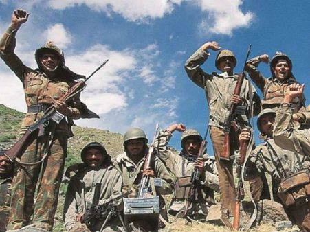 Kargil Vijay Diwas: देशभक्ति की इन फिल्मों के साथ हर कतरा बोल रहा 'वतन आजाद रहे तू'