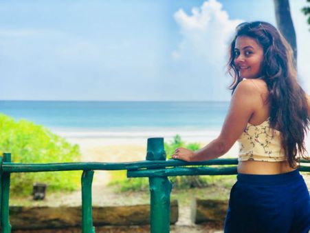 Bigg Boss 13 में एंट्री से पहले 'गोपी बहू' देवोलीना ने शेयर की बोल्ड तस्वीरें, तेजी से वायरल