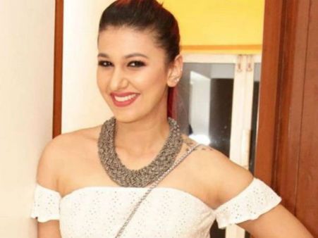 पूल किनारे बिग बॅास 12 फेम जसलीन मथारू ने मचाया गदर,बिकिनी में तस्वीरें वायरल