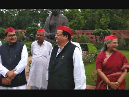उन्नाव रेप केस प्रदर्शन में हंस रही हैं जया बच्चन, तस्वीर वायरल- लोगों ने कहा, ''देश का दुर्भाग्य''