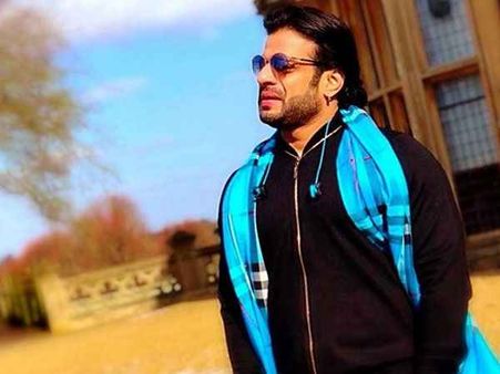 शॉकिंग खबर, रोहित शेट्टी के ब्लॅाकबस्टर के लिए 'करण पटेल' ने छोड़ा ये हैं मोहब्बतें