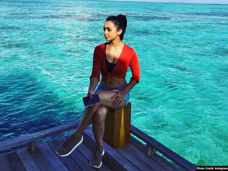 टॉपलेस होकर इसी टीवी एक्ट्रेस ने किया योग, Photo के साथ लिख दी जबरदस्त बात