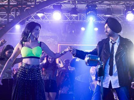 First Look: दिलजीत दोसान्ज्ह के साथ ठुमके लगाती सनी लियोन आपके होश उड़ा देंगी