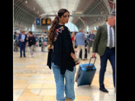 जवानी जानेमन से तबू का First Look, सैफ अली खान से करेंगी रोमांस