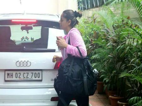 शॉकिंग, 4 साल में 'बिपाशा बसु' की हो गई ऐसी हालत, कैमरे से छिपते हुए आईं नजर Viral
