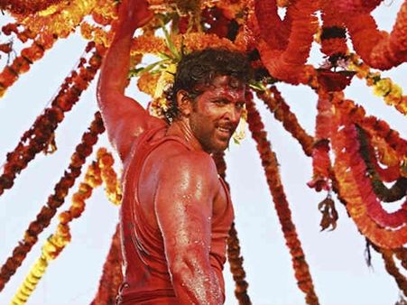 जन्माष्टमी स्पेशल - जब बॉलीवुड स्टार्स ने फिल्मों में जमकर खेली दही हांडी, देखिए बेस्ट गाने