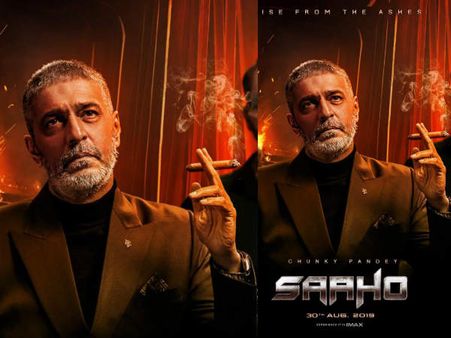 First Look- साहो से सामने आया चंकी पांडे का धमाकेदार लुक- हांथो में सिगार- शानदार अंदाज