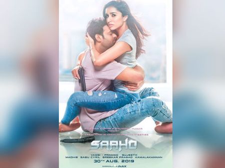 Saaho- तमंचे के साथ प्रभास और श्रद्धा का रोमांस- वायरल हो रहा है धमाकेदार Poster