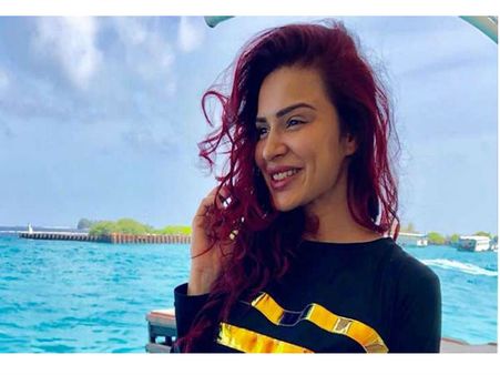 नागिन फेम 'आशका गोराडिया' ने किया न्यूड योगा, तस्वीरें तेजी से देखी जा रही हैं Viral