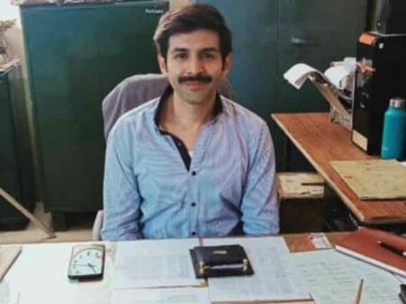 पति पत्नी और वो शूटिंग - चिंटू त्यागी से ऐसा पलटे कार्तिक आर्यन, शाहरूख की आएगी याद