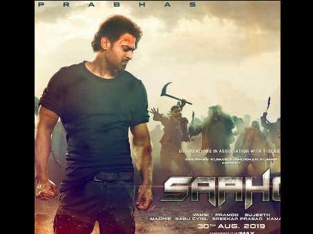 शादी की अफवाहों के प्रभास इस खास इंसान को पहली बार दिखाने जा रहे हैं साहो, हो गई सारी तैयारी