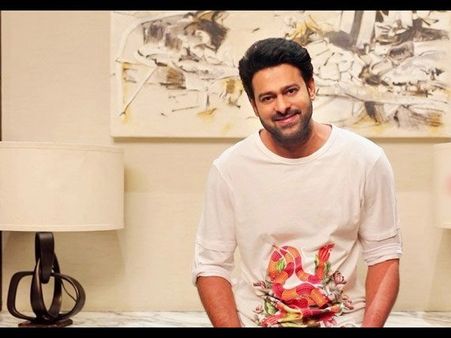 कोरोना की जंग में सामने आए बाहुबली स्टार प्रभास- दी 4 करोड़ की भारी भरकम मदद