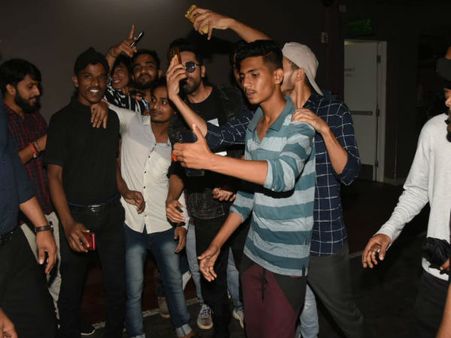 आयुष्मान खुराना को फैंस ने एयरपोर्ट पर इस नाम से किया संबोधित!