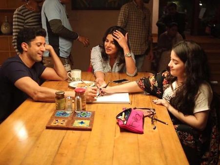 माफ करना प्रियंका चोपड़ा, 'जायरा वसीम' के कारण 'द स्काई इज पिंक' कोई नहीं देखेगा, ट्रोल