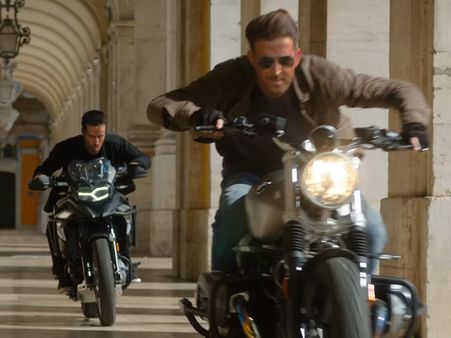 BOX OFFICE: ऋतिक- टाइगर की 'वॉर' का धमाकेदार कलेक्शन, 3 दिनों में 100 करोड़ पार!