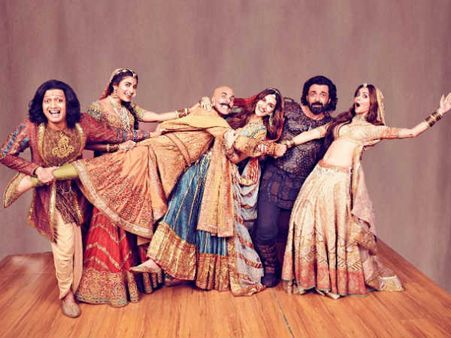'हाउसफुल 4' ने चौथे दिन बनाया खास बॉक्स ऑफिस रिकॉर्ड- अजय देवगन की 'गोलमाल 4' पीछे