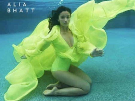 आलिया भट्ट की ये सेक्सी तस्वीर हो रही है वायरल, जिसने देखा उड़ गए होश