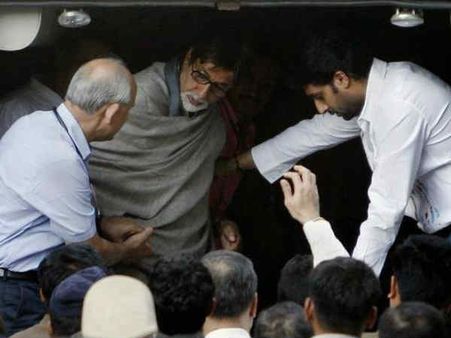 Breaking: अस्पताल में भर्ती हैं अमिताभ बच्चन, रात 2 बजे अस्पताल लेकर भागा परिवार