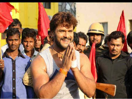 बिग बॉस 13: कौन हैं वाइल्ड कार्ड एंट्री खेसारी लाल यादव, तकिया के साइड करा से उड़ा रहे हैं गर्दा