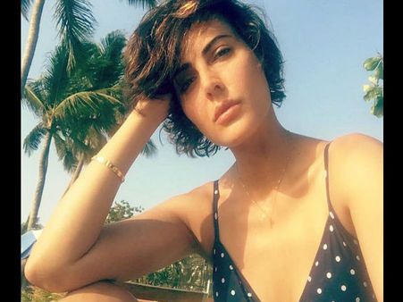 टॉपलेस हुईं Bigg Boss की ये कंटेस्टेंट, सोशल मीडिया पर तस्वीरों ने मचाया बवाल