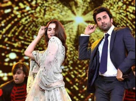 रणबीर - आलिया की फ्रांस वेडिंग - ये रही संगीत और शादी की तारीख, गानों की लिस्ट भी तैयार