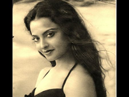 रेखा की जिंदगी के अहम खुलासे- पहली फिल्म में किसिंग सीन से लेकर अमिताभ बच्चन के साथ रोमांस