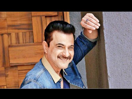 अभिनेता संजय कपूर इस वजह से नहीं डाल पाए वोट, पोलिंग बूथ से जाना पड़ा वापस