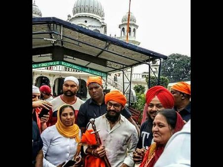 Laal Singh Chaddha- गुरुद्वारा साहिब पहुंचे आमिर खान- धड़ल्ले से वायरल हो रही हैं तस्वीरें