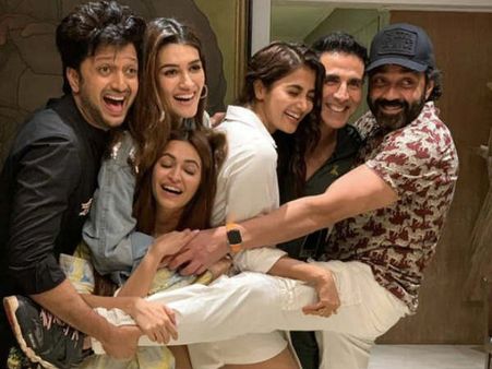 BOX OFFICE: अक्षय कुमार की हाउसफुल 4 की धुआंधार करोड़ों कमाई, डबल रिकॅार्ड !