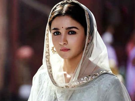 लॉकडाउन की वजह से टूट रहा है आलिया भट्ट की फिल्म का विशाल सेट- करोड़ों का नुकसान