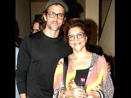 ऋतिक रोशन ने कर दिया बड़ा खुलासा- 'मां ने थिएटर जाकर 9 बार सुपर 30 देखी है'