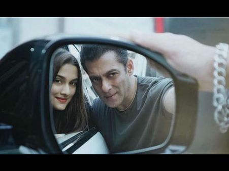 Dabangg 3- फिल्म प्रमोशन के दौरान सलमान खान ने सई मांजरेकर के साथ ऐसे ली सेल्फी- Viral