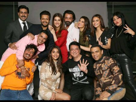 हाउसफुल 4 के सुपरहिट होते ही अक्षय कुमार ने दिया ''हाउसफुल 5'' का हिंट !