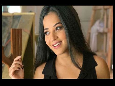 सेक्सी डायन 'मोनालिसा' ने दिखाया सबसे हॅाट लुक, बवाल तस्वीरों ने मचाई सनसनी Viral