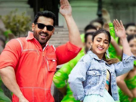 Pagalpanti Box Office Prediction: अक्षय की हाउसफुल 4 को टक्कर देगी जॉन-अनिल की जोड़ी !