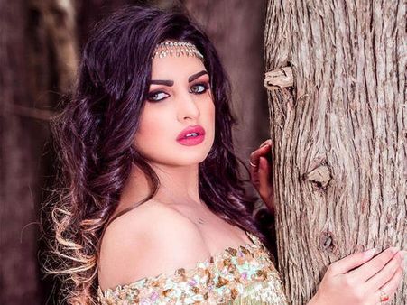 Bigg Boss 13: बेहद सेक्सी हैं शहनाज की दुश्मन हिमांशी खुराना, कातिलाना तस्वीरें वायरल