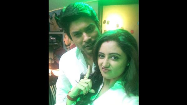 Bigg Boss 13: सिद्धार्थ शुक्ला से नजर नहीं हटा पा रही हैं रश्मि देसाई, रोमांटिक तस्वीरें आयी सामने !