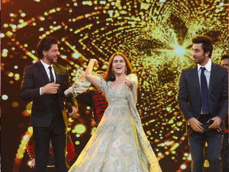 शाहरूख खान ने शुरू किया ब्रह्मास्त्र का कैमियो शूट, तस्वीर हो गई वायरल